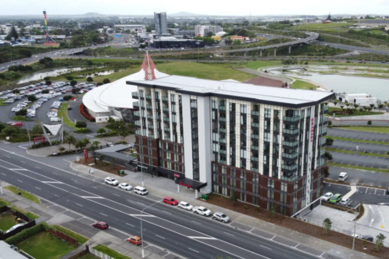 Ramada Suites By Wyndham Auckland Manukau Pacfic Centre Exterior foto