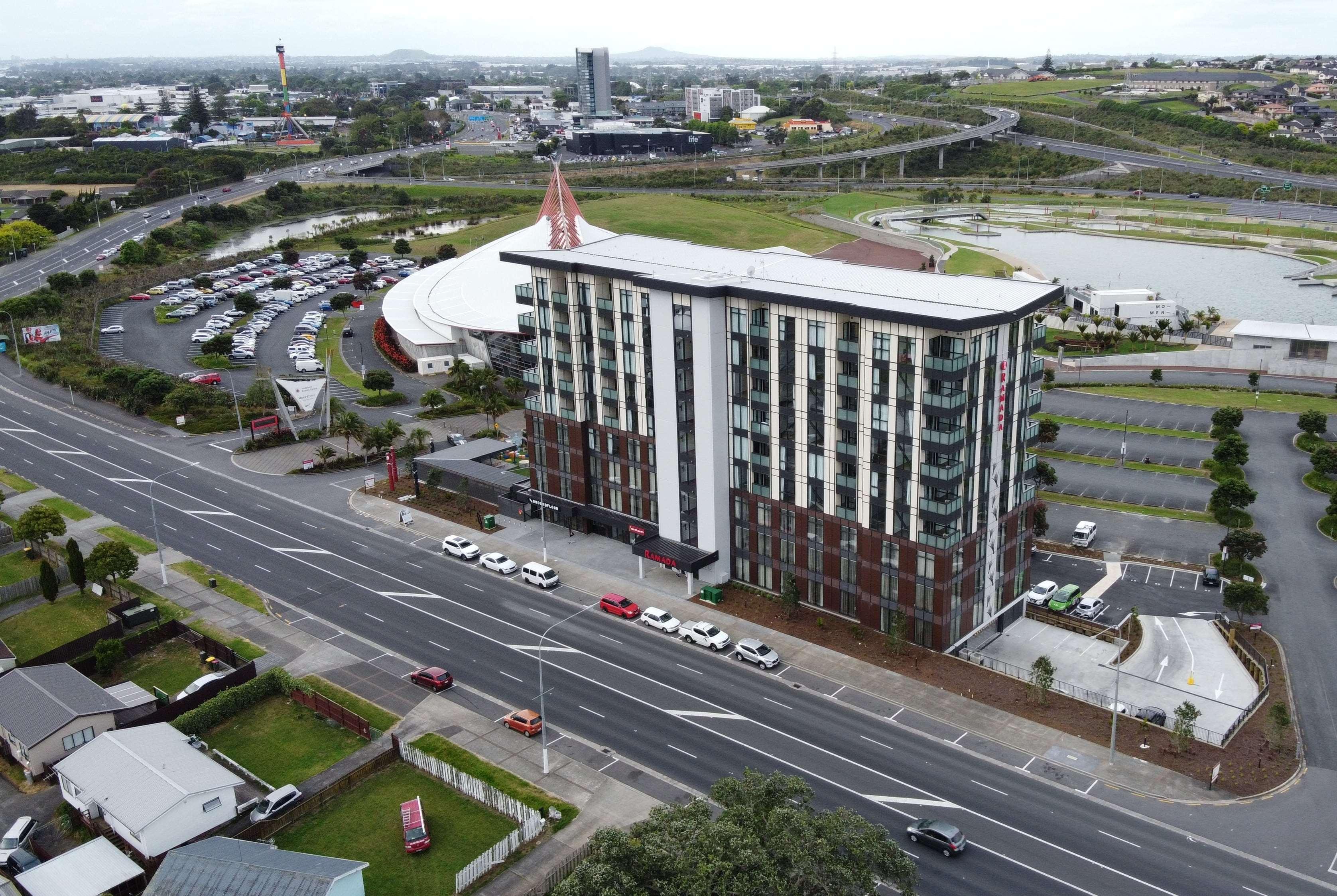 Ramada Suites By Wyndham Auckland Manukau Pacfic Centre Exterior foto