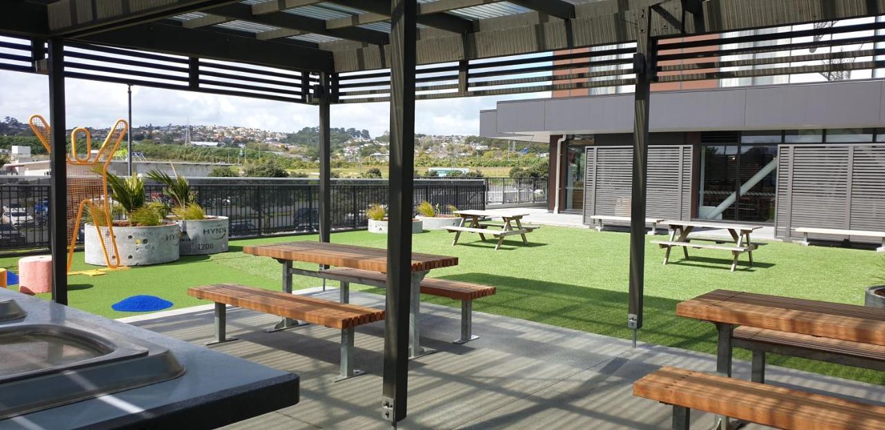 Ramada Suites By Wyndham Auckland Manukau Pacfic Centre Exterior foto
