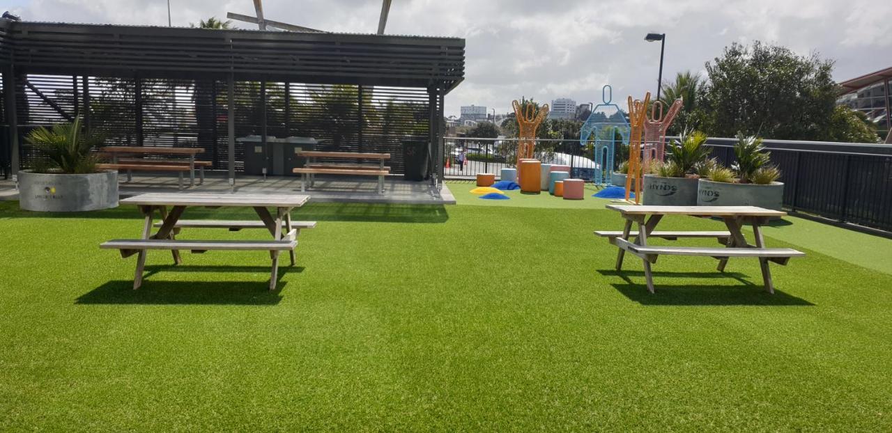 Ramada Suites By Wyndham Auckland Manukau Pacfic Centre Exterior foto